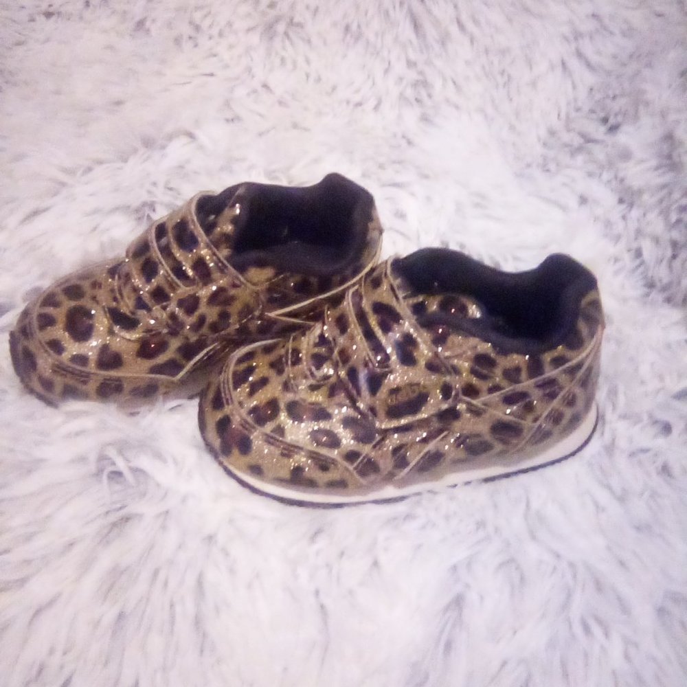 Reebok Toddler size 5 leopard print with glitter look & velcro strap